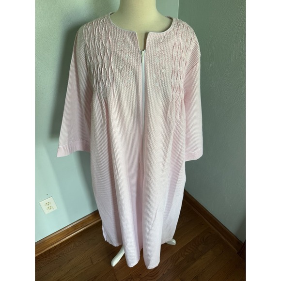 Miss Elaine Other - Miss Elaine Pink Seersucker Robe Mumu Long Zip Front Smocked Embroidered XL